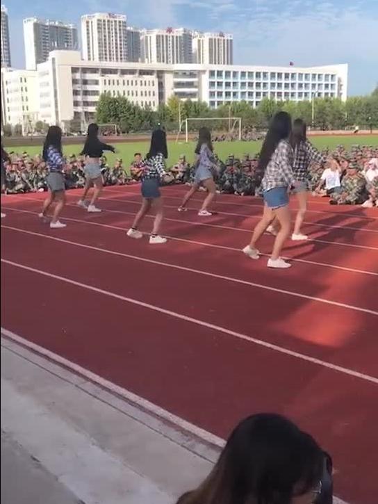 军训跳舞吃瓜视频播放